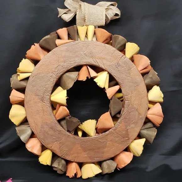 The Farmhouse Rachel Ashwell NWT Glittered Wood Curl Flowers Wreath - Picture 5 of 5
